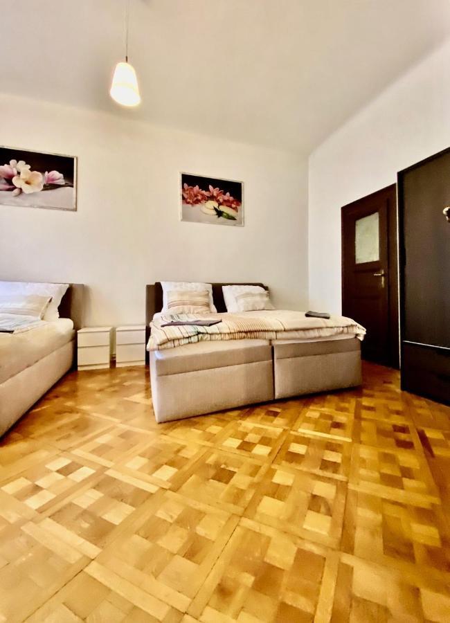 Spacious Cozy Apartments In Centre Prag Exterior foto